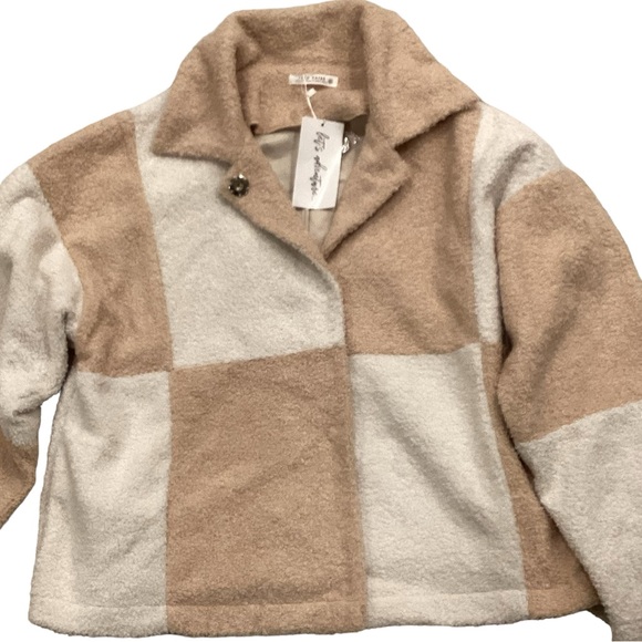 12th Tribe Tan and White Colourblock Cozy Oversized Jacket, Size Medium - Picture 3 of 16